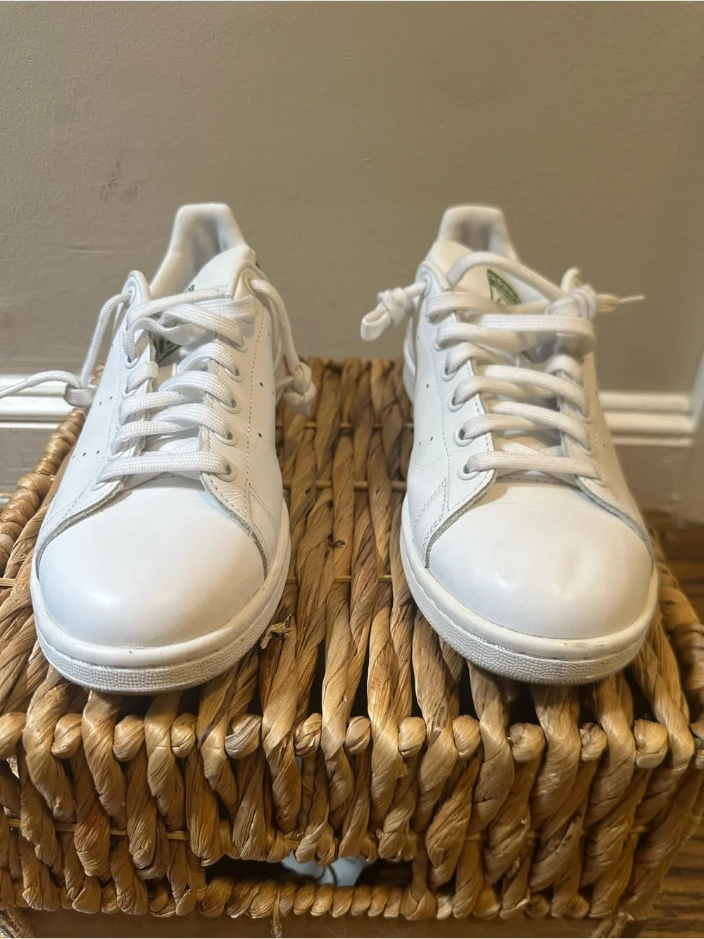 adidas stan smith Women’s Sneakers with Green Heel Tab